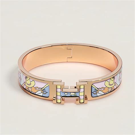 closing hermes bracelet.